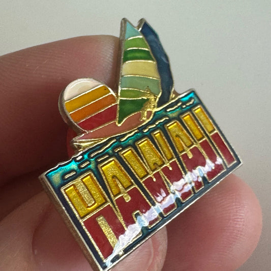 Vintage Hawaii Surfboard Sunset Pin – Colorful Tropical Souvenir