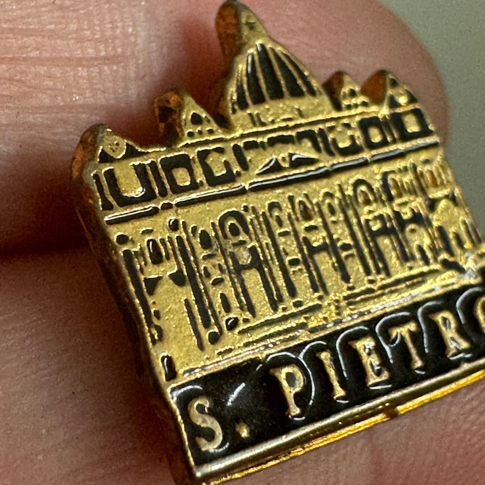 Vtg San Pietro Italy Lapel Pin Gold Tone Souvenir Tourist St. Peter's Basilica