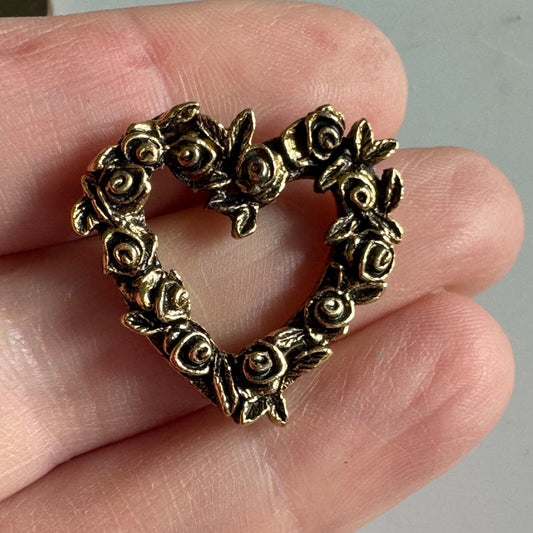 Vintage Heart Wreath with Roses Pin – Romantic Vintage Design