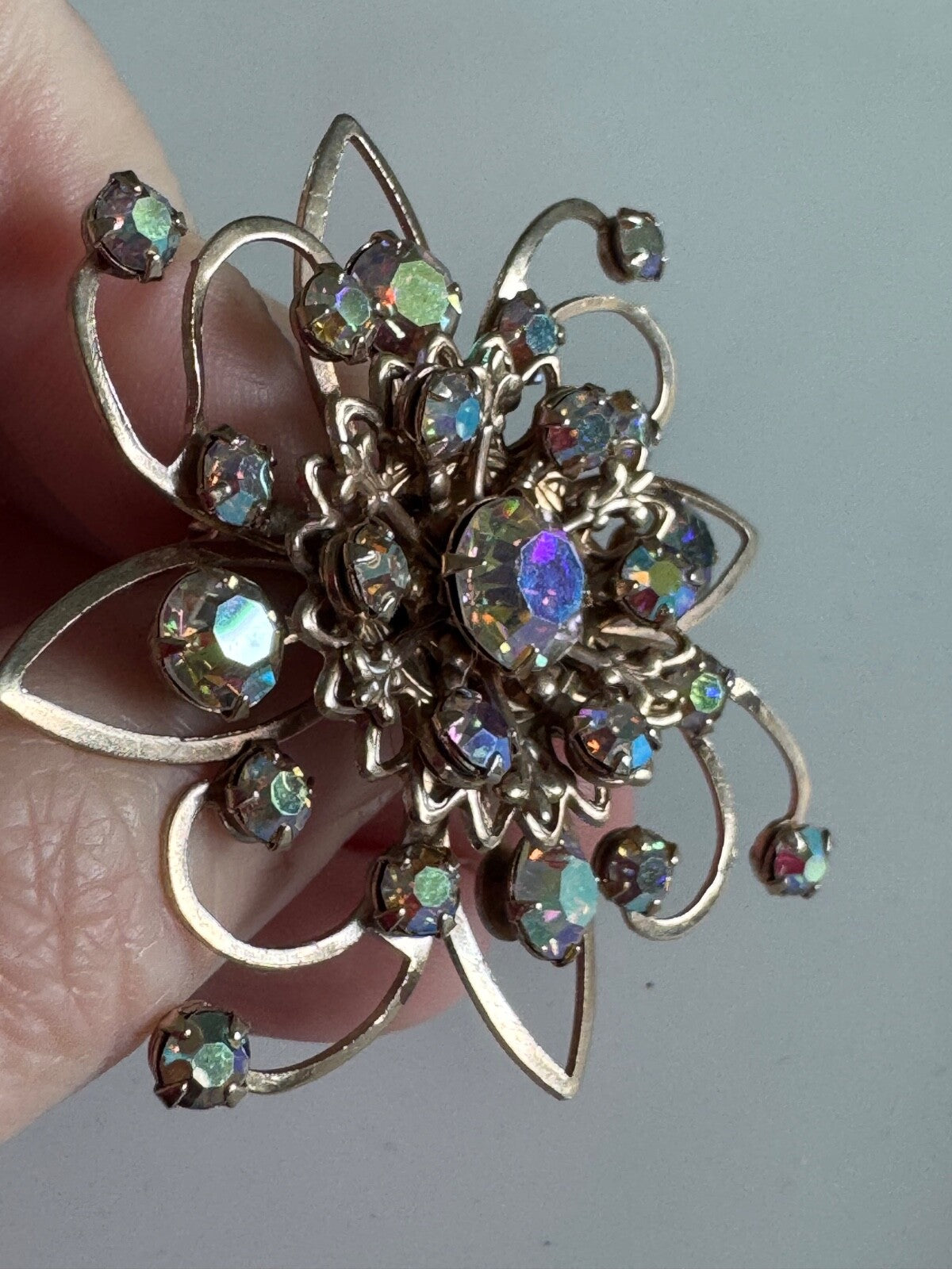 Aurora Borealis Rhinestone Starburst Brooch – Mid-Century Sparkle AB