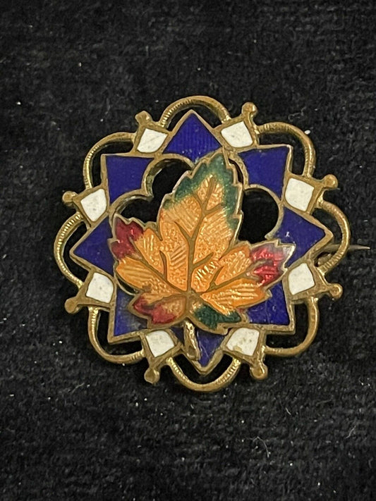 ANTIQUE GOLDTONE & GUILLOCHE ENAMEL CANADIAN MAPLE LEAF SOUVENIR BROOCH PENDANT