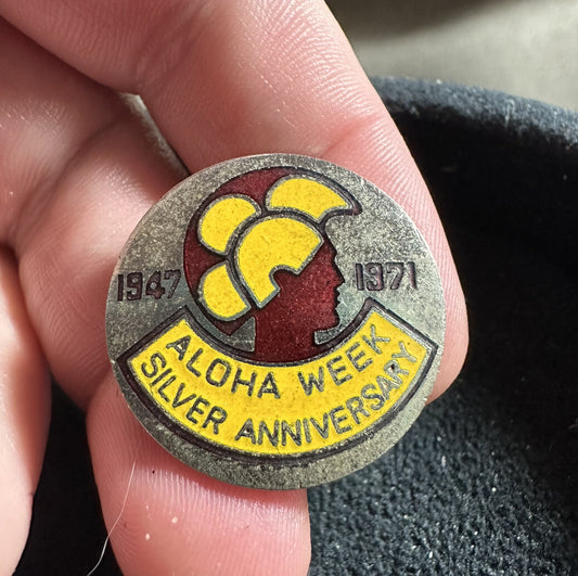 ALOHA WEEK Silver Anniversary 1947 1971 Makahiki Oahu Lapel Pin Mahiole
