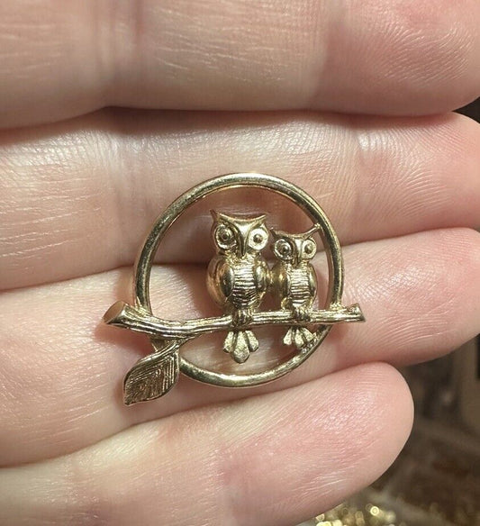Avon Small 3/4 Inch Gold Tone Openwork Double Owl Bird On A Branch Lapel Pin
