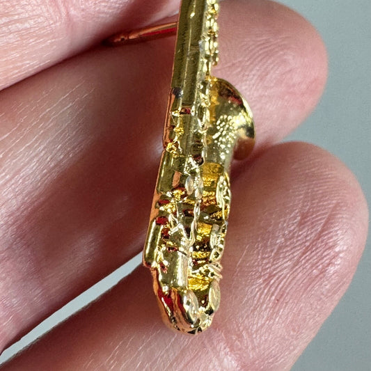 Vintage Gold Saxophone Brooch – Musician or Jazz-Themed Jewelry Pin