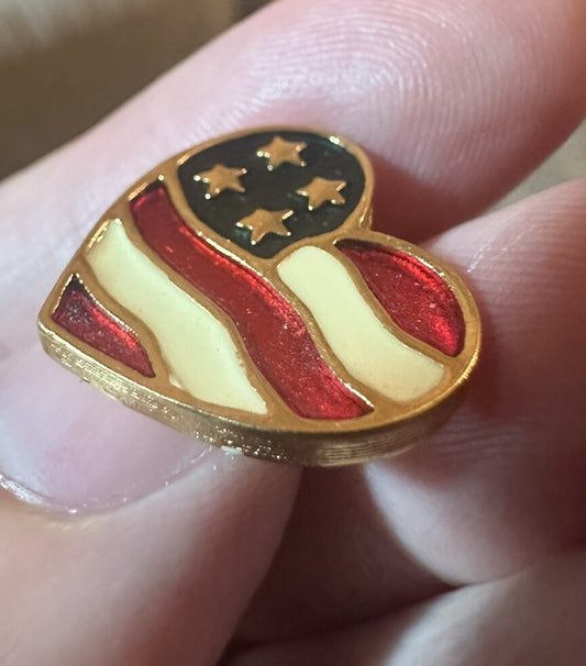 AVON HEART SHAPED AMERICAN USA FLAG LAPEL PIN U.S. UNITED STATES TIE TAC TACK
