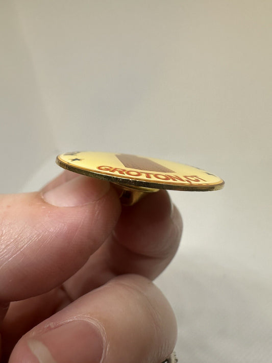 Avery Point Lighthouse Groton, CT Lapel Pin Travel Souvenir Rare!