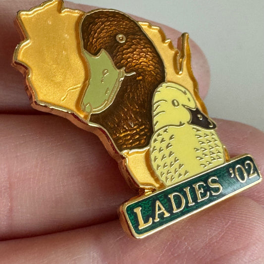 Vtg Wisconsin Ladies '02 Ducks Unlimited Pin – Wildlife & State Shaped Badge