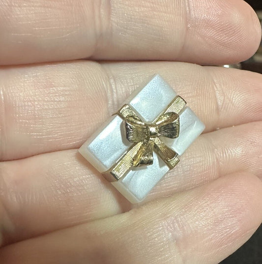 Vintage Avon Lucite White Gift Box Gold Tone Ribbon Bow Lapel Pin Present