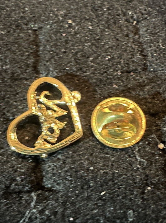 NOS VTG Latest Fashions Gold Tone Mom Heart Lapel Pin