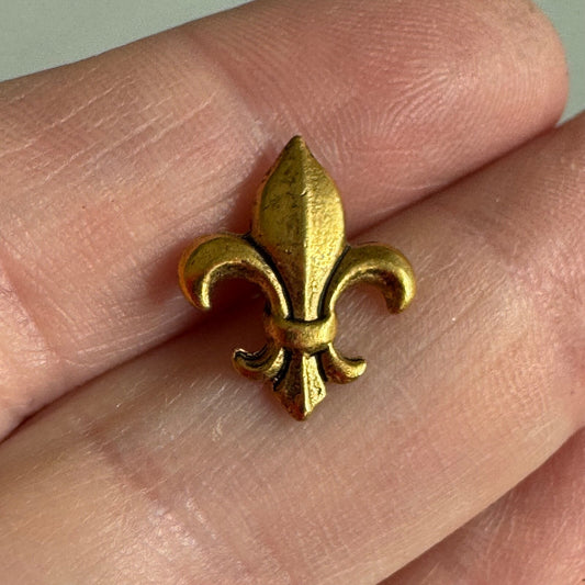 Golden Fleur-de-Lis Lapel Pin Tie Tack – Classic Heraldic Symbol