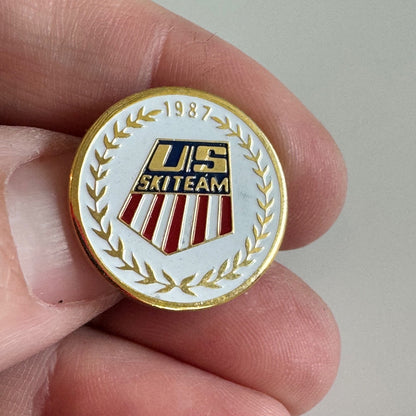Vtg 1987 US Ski Team White Red Blue Wreath Enamel Lapel Pin Badge Olympics