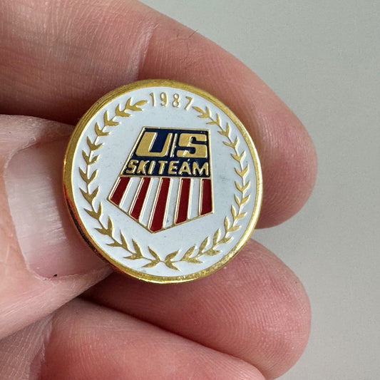 Vtg 1987 US Ski Team White Red Blue Wreath Enamel Lapel Pin Badge Olympics