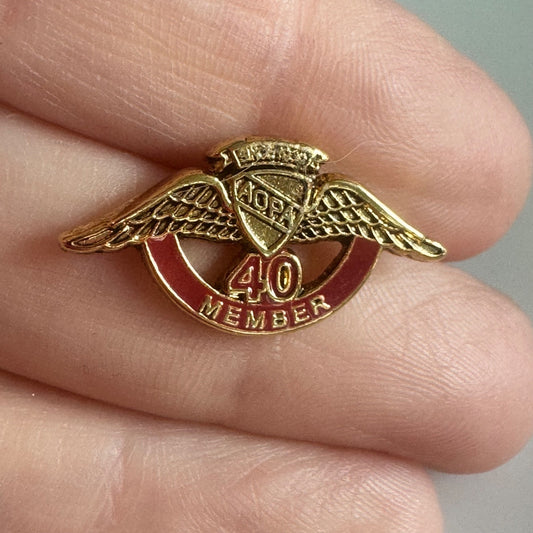 Vtg AOPA 40 Year Member Pilot Wings Gold Red Lapel Pin Aviation Badge Red Enamel