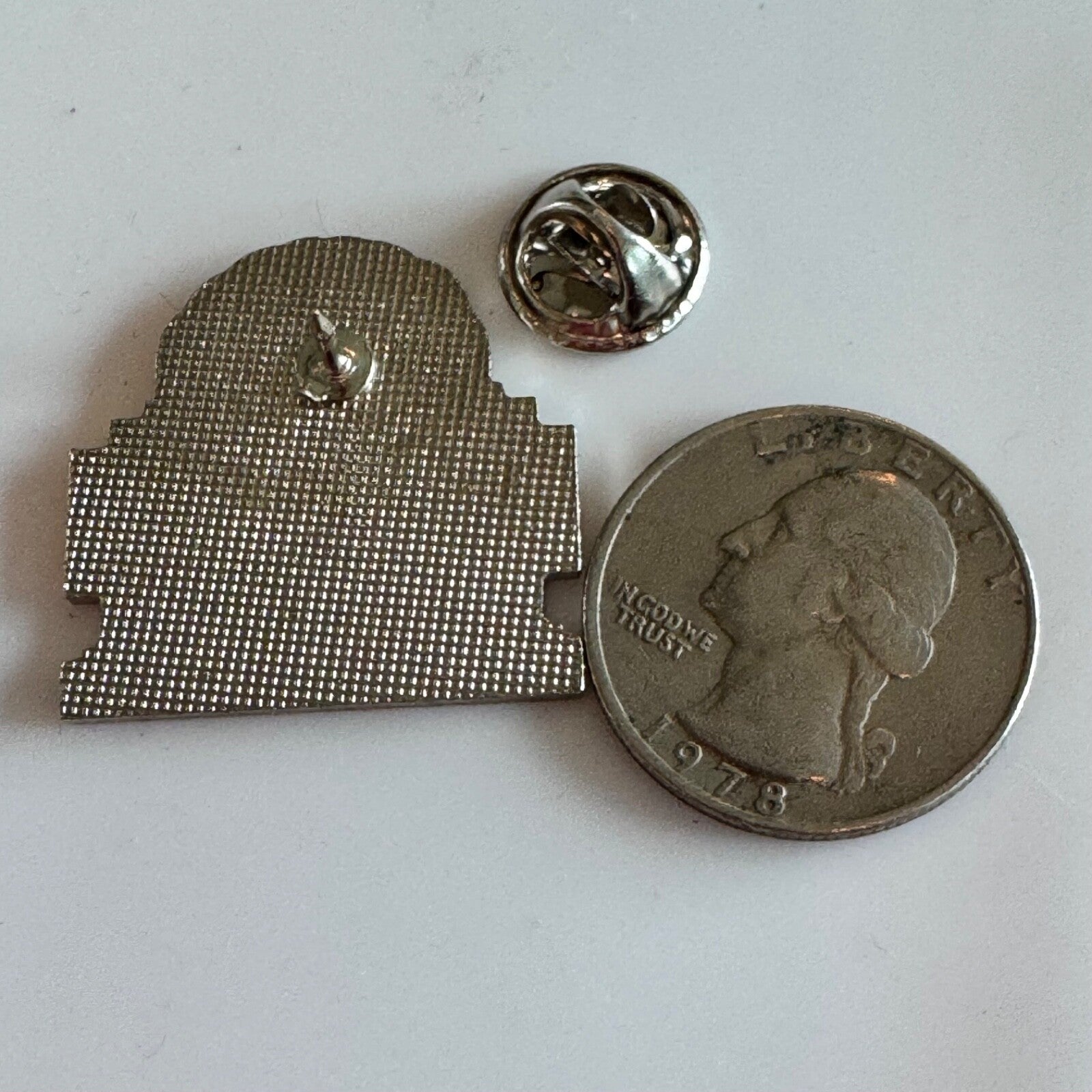 Vintage Albuquerque New Mexico Hot Air Balloon Lapel Pin Flag NM Festival