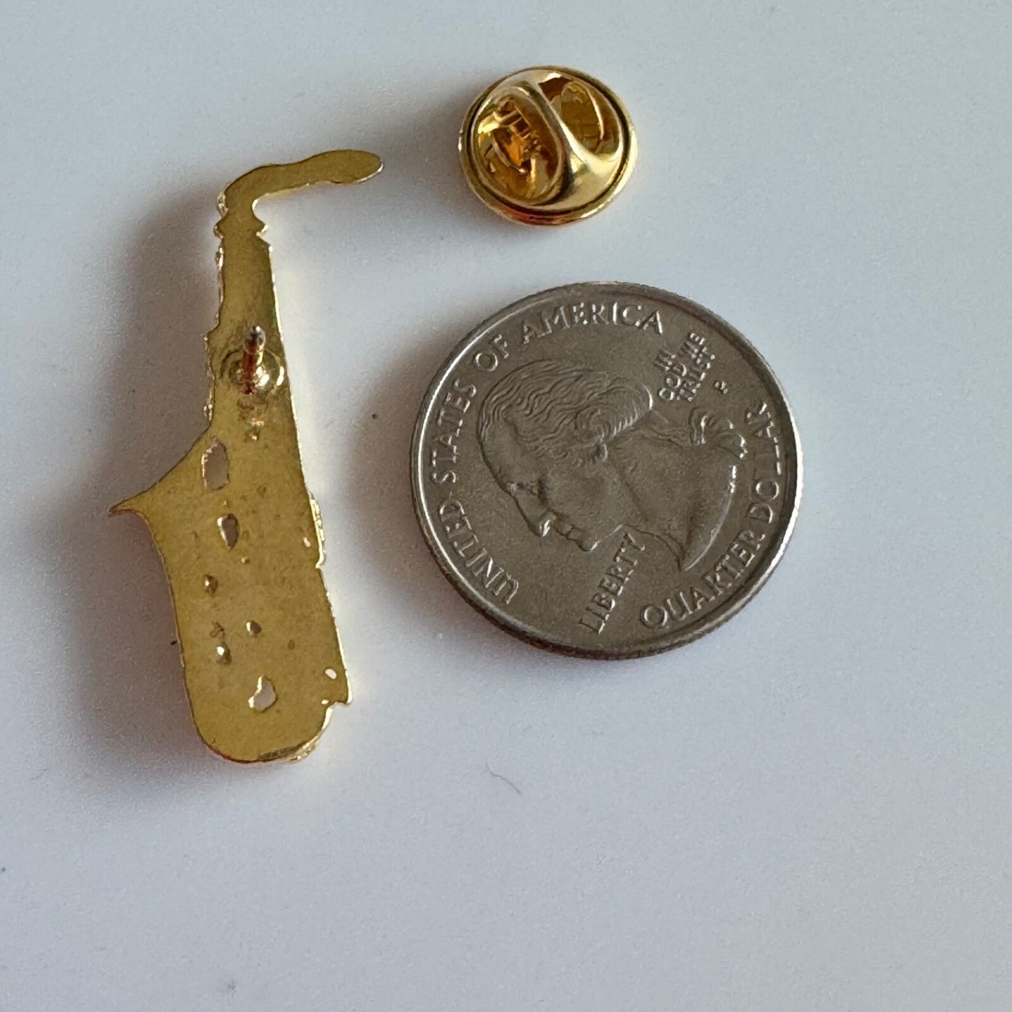 Vintage Gold Saxophone Brooch – Musician or Jazz-Themed Jewelry Pin