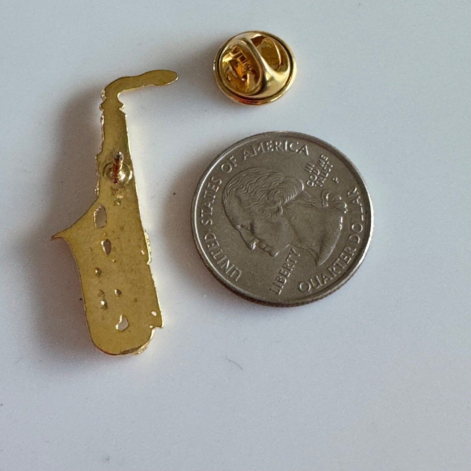 Vintage Gold Saxophone Brooch – Musician or Jazz-Themed Jewelry Pin