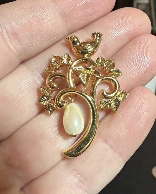Vintage 1990 Avon Partridge in a Pear Tree Brooch Pin Gold Tone Faux Pearl Bird