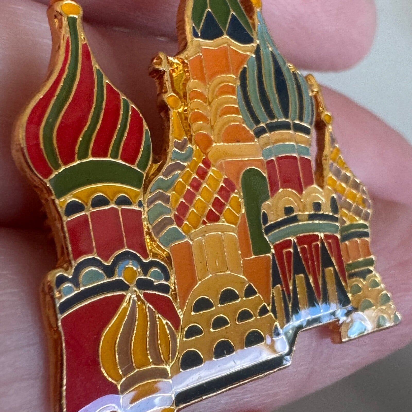 Vintage St Basils Cathedral Souvenir Tourist Lapel Pin 
