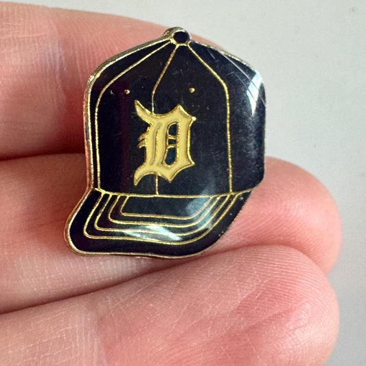 Vintage Detroit Tigers Old-English Navy Baseball Cap Enamel Lapel Pin MLB