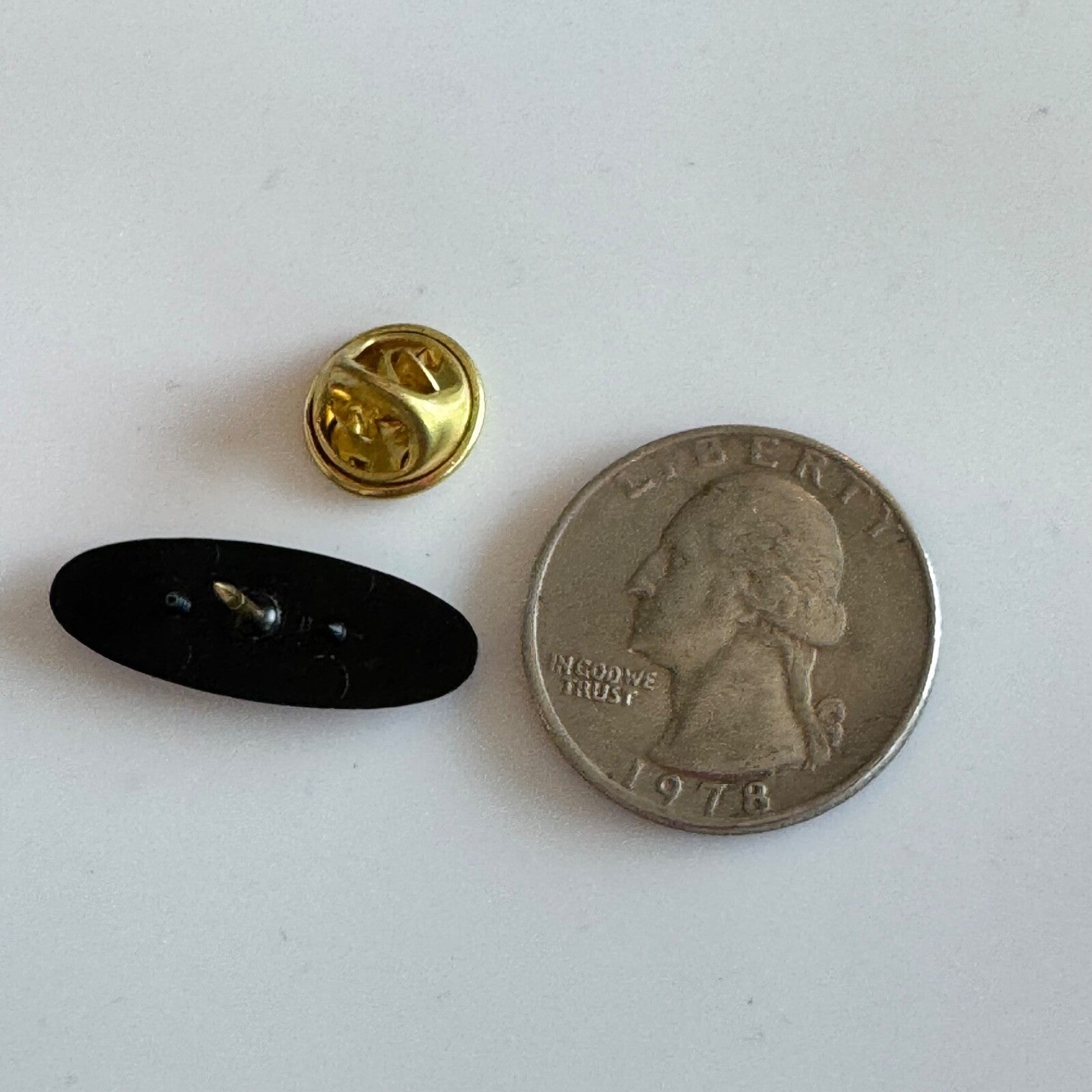 Vintage St. Louis Oval Metal Pin – Missouri Travel Tourist Souvenir Saint St