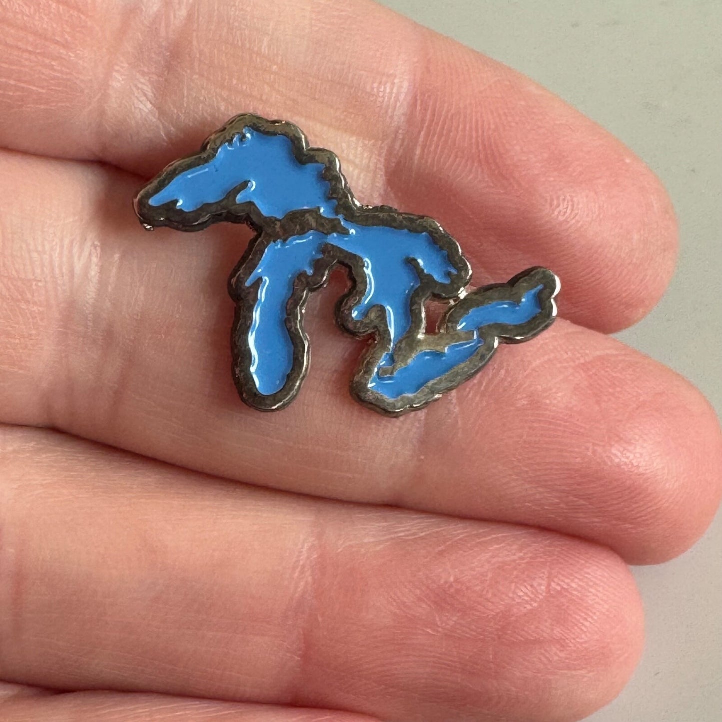 Great Lakes Outline Pin Blue Water Regional Souvenir Lapel Badge