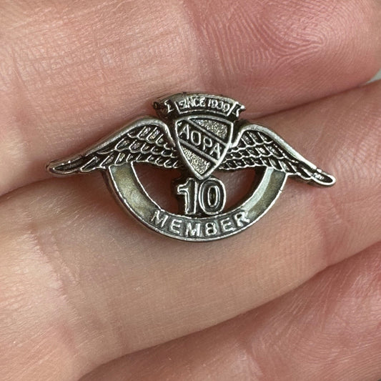 Vtg AOPA 10 Year Member Wings Lapel Pin Aircraft Owners Pilots Assoc Badge