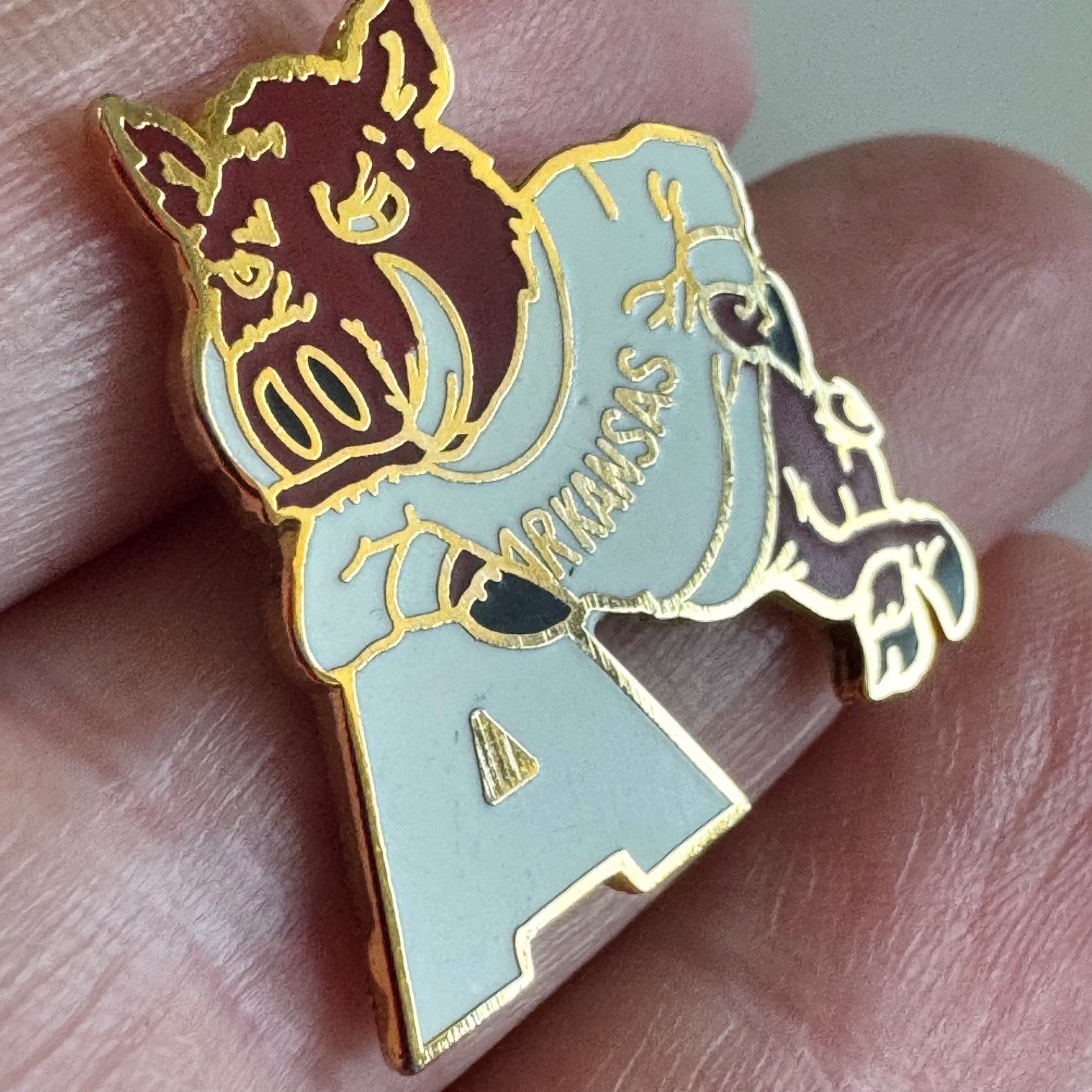 Vtg University of Arkansas Razorbacks Mascot Enamel Lapel Pin