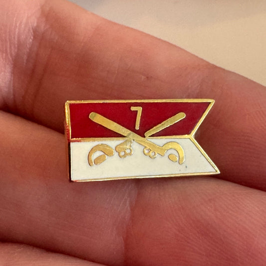 7th Cavalry Flag Lapel Pin Guidon Enamel Gold Tone Tie Tack Alumni