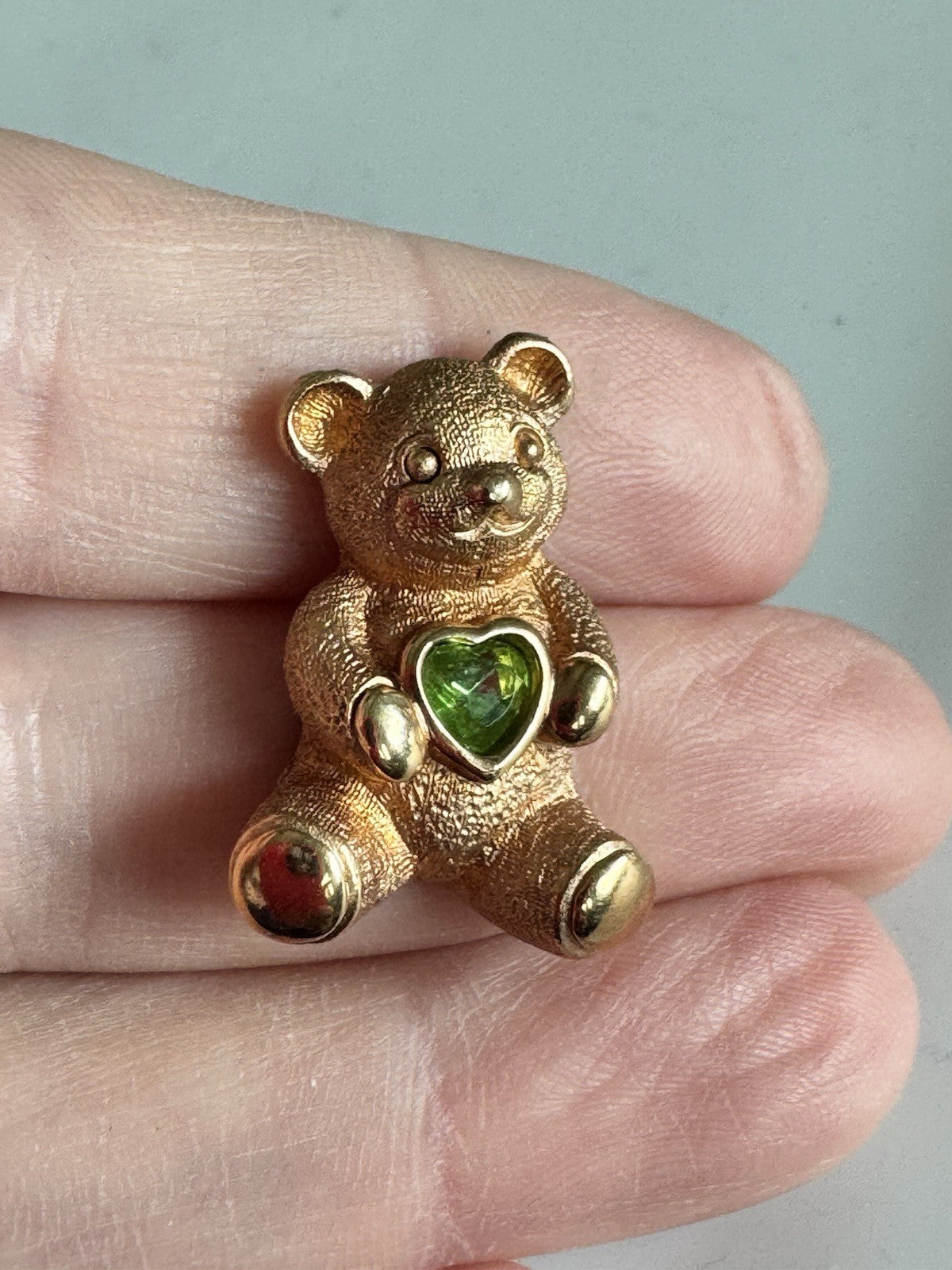 Vintage Avon Birthstone Gold-Tone Bear Pin Tie, Lapel, Hat - Peridot August