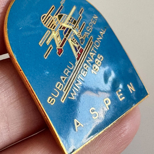 1985 Subaru Aspen Winternational Ski Race Blue Enamel Lapel Pin Badge
