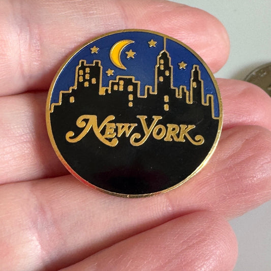 Classic Vintage New York Skyline Souvenir Tourist Lapel Pin City