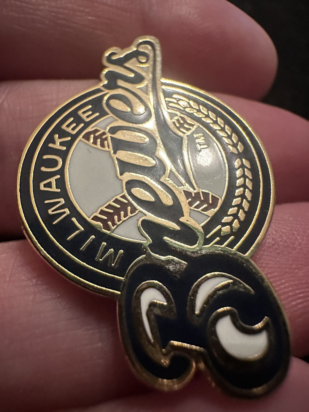 2004 MLB Milwaukee Brewers Logo Souvenir Pin Baseball