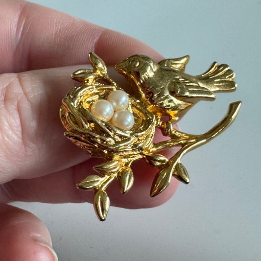 Vintage Avon Mothers Nest Bird Faux Pearl Gold Tone Pin 1991 Three Eggs