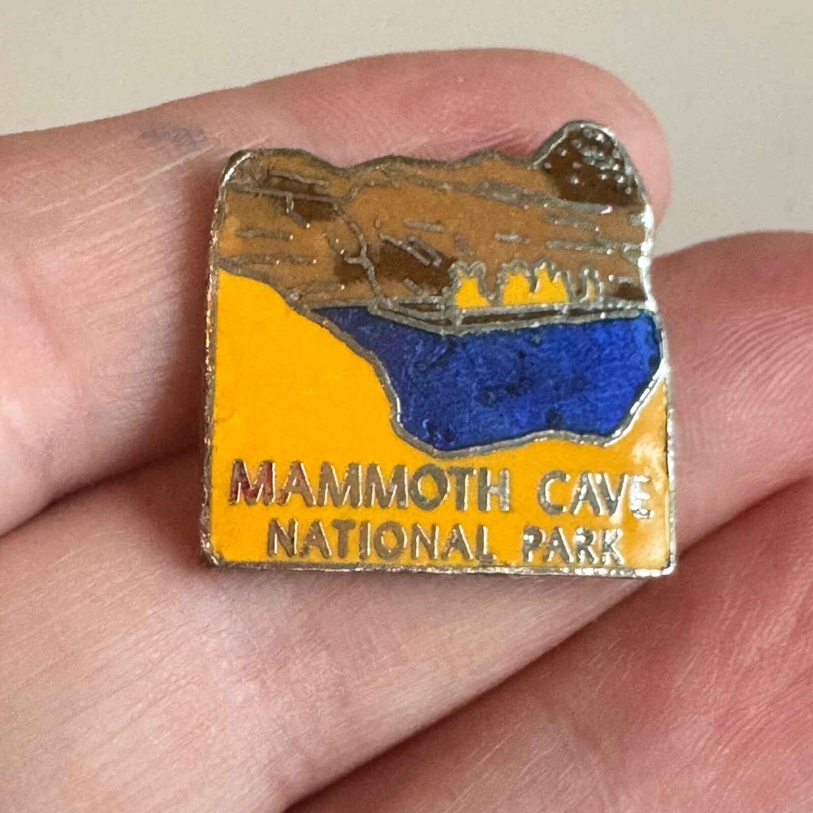 Vintage Mammoth Cave National Park Souvenir Pin – Travel Collectible