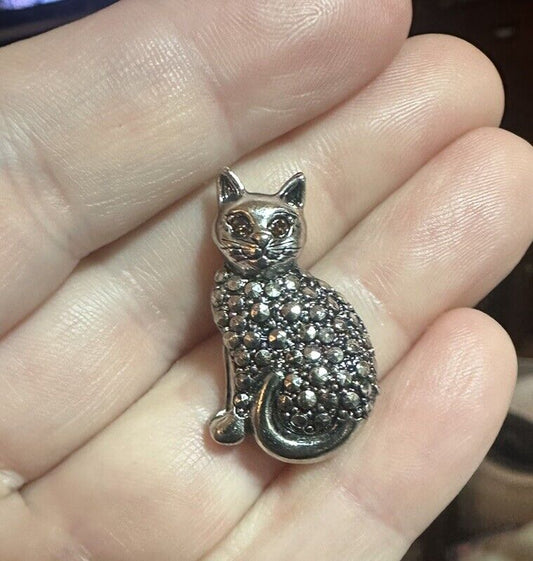 Avon Vintage 1989 Precious Pet Cat Pin Rhinestone Eyes Marcasite Look