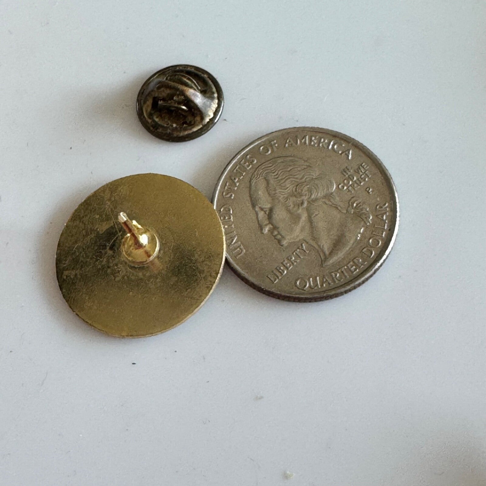 Texas Gold Oil Derrick Pin – Lone Star State Souvenir Enamel Badge