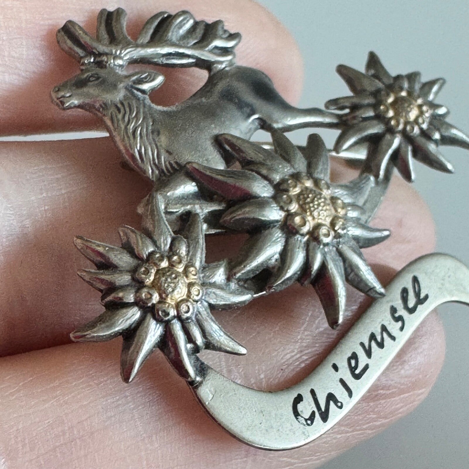 Vintage Chiemsee Germany Deer & Edelweiss Pin – Alpine Pewter Look Stag