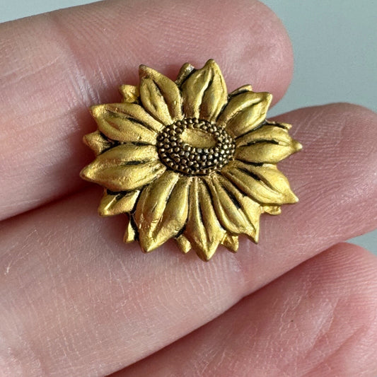 Golden Sunflower Pin – Bold Summery Bloom Design Matte Gold