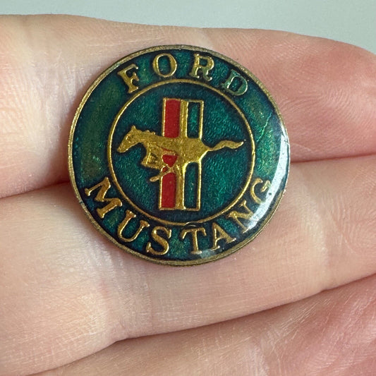Vintqge Ford Mustang Round Emblem Pin – Iconic Car Logo Collector’s Item