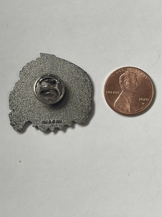 Alien VS Predator Lapel Hat Jacket Pin Video Loot Gaming 