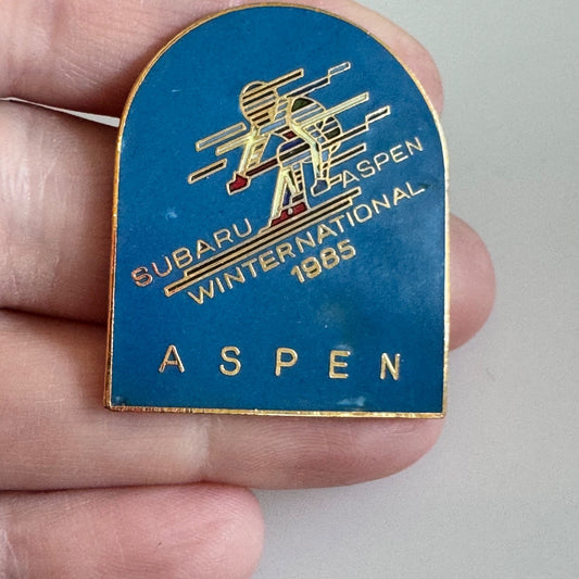 1985 Subaru Aspen Winternational Ski Race Blue Enamel Lapel Pin Badge