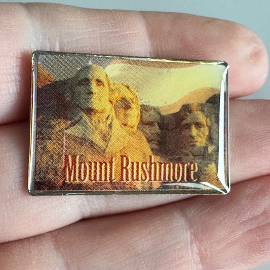 Vintage Mount Rushmore Enamel Pin – South Dakota Monument Photo Realistic