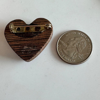 Wooden Grain Heart Brooch – Rustic Decorative Mini Heart Pin