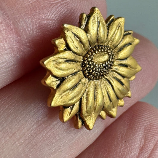Golden Sunflower Pin – Bold Summery Bloom Design Matte Gold