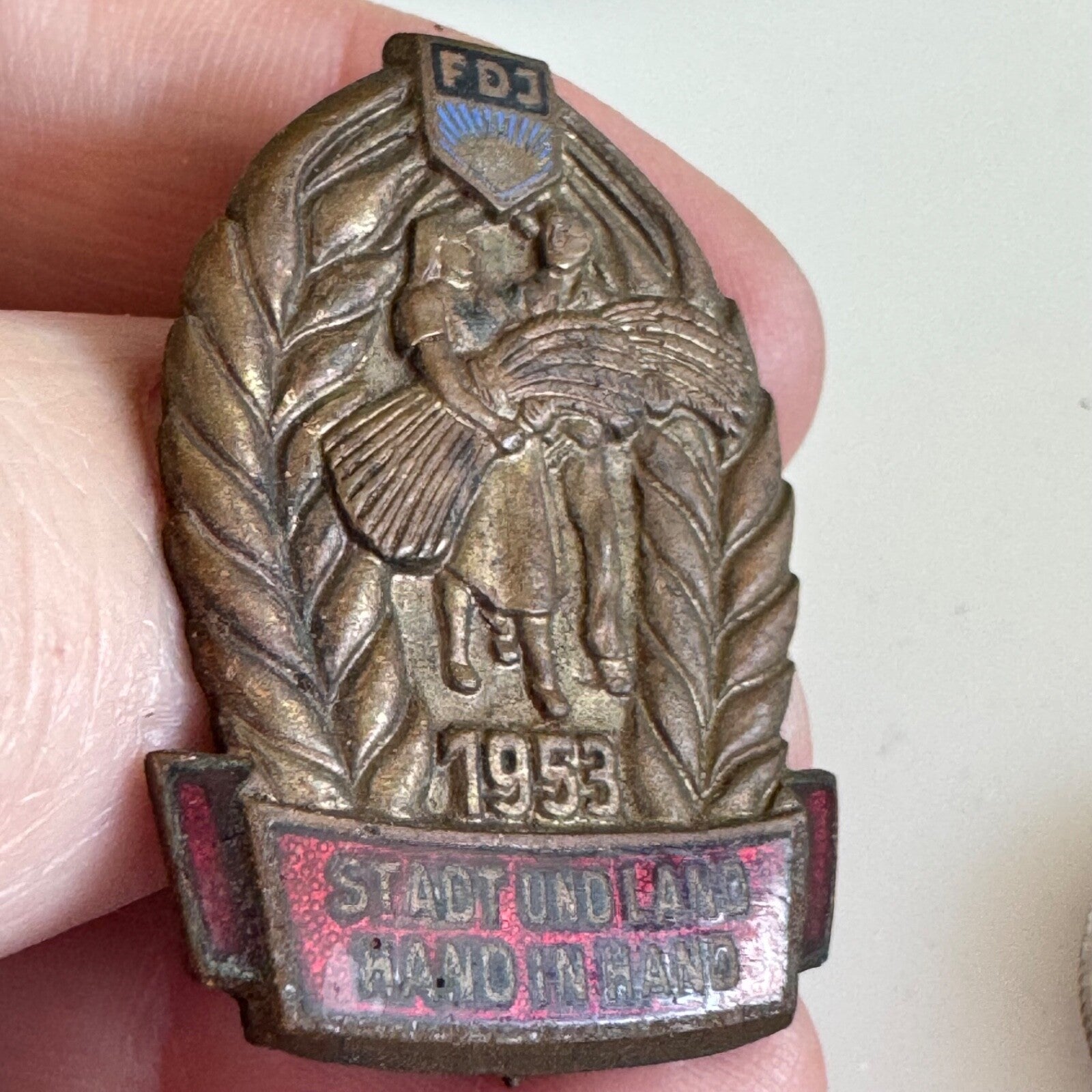 1953 FDJ Freie Deutsche Jugend CITY AND COUNTRY HAND IN HAND East Germany