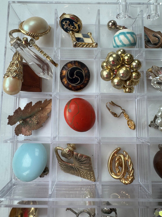 Vintage Signed & Unsigned SINGLE Clip-On Earrings Jewelry Lot Crafts/Wear 48pcs