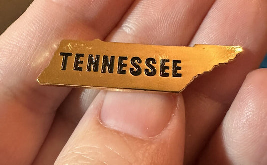 Vintage Gold Tone Tennessee Metal Lapel Pin Black Enamel Souvenir Tourist NOS