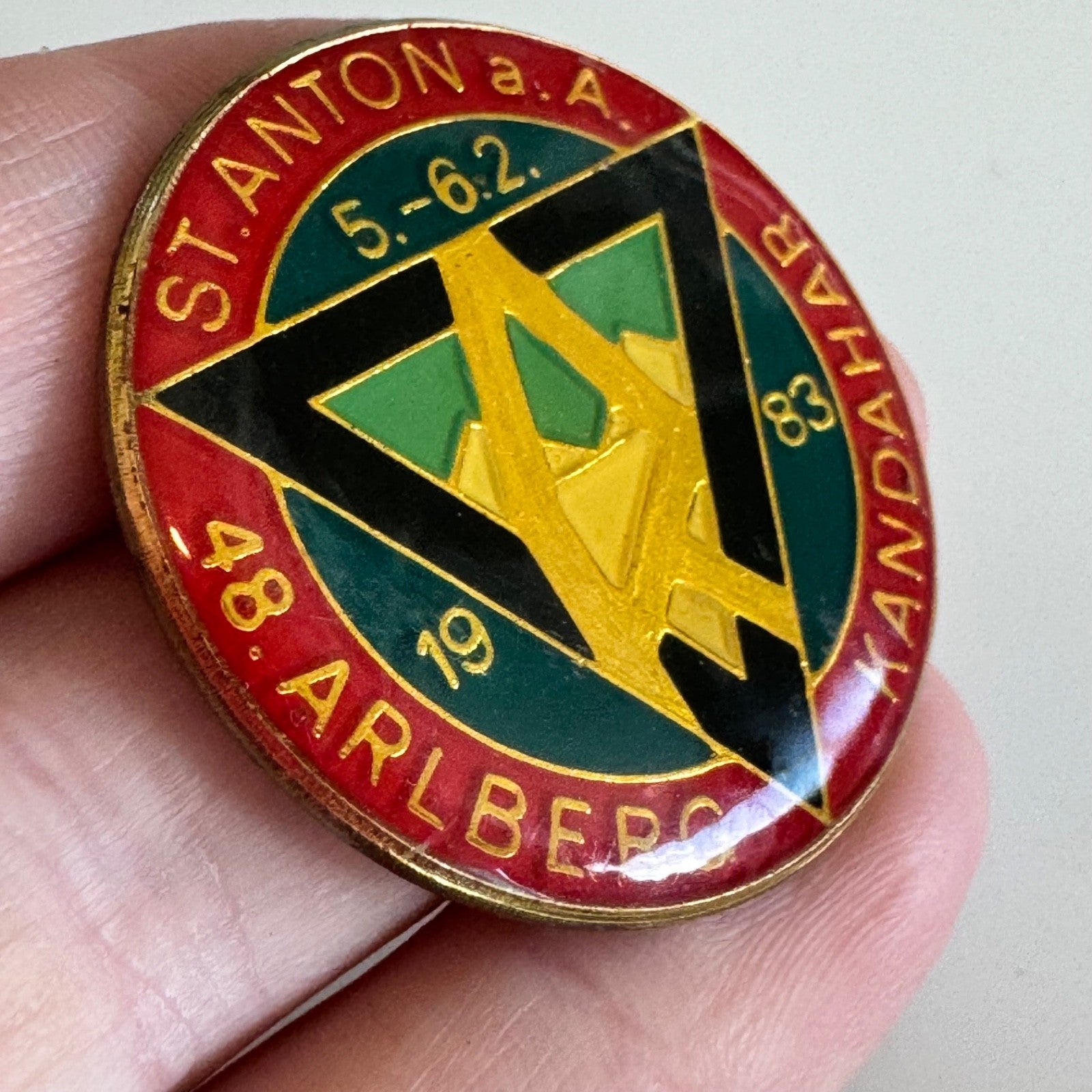 VTG 1983 ST ANTON SKI RESORT ARLBERG AUSTRIA SKI PIN TRAVEL PIN KANDAHAR SKIING