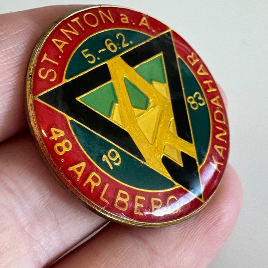 VTG 1983 ST ANTON SKI RESORT ARLBERG AUSTRIA SKI PIN TRAVEL PIN KANDAHAR SKIING