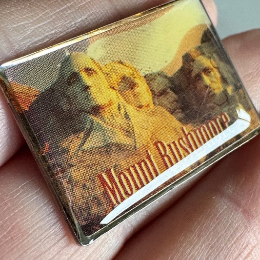 Vintage Mount Rushmore Enamel Pin – South Dakota Monument Photo Realistic